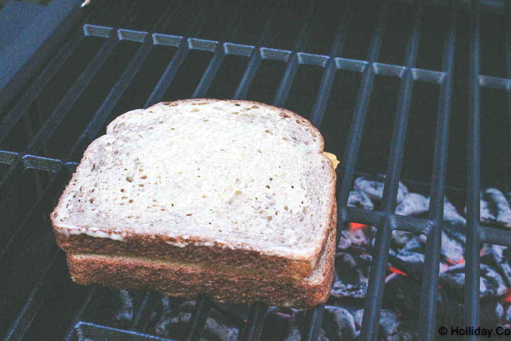grilled cheese on the grill, grilled cheese, the holliday collective, holliday.co, grill, grilling