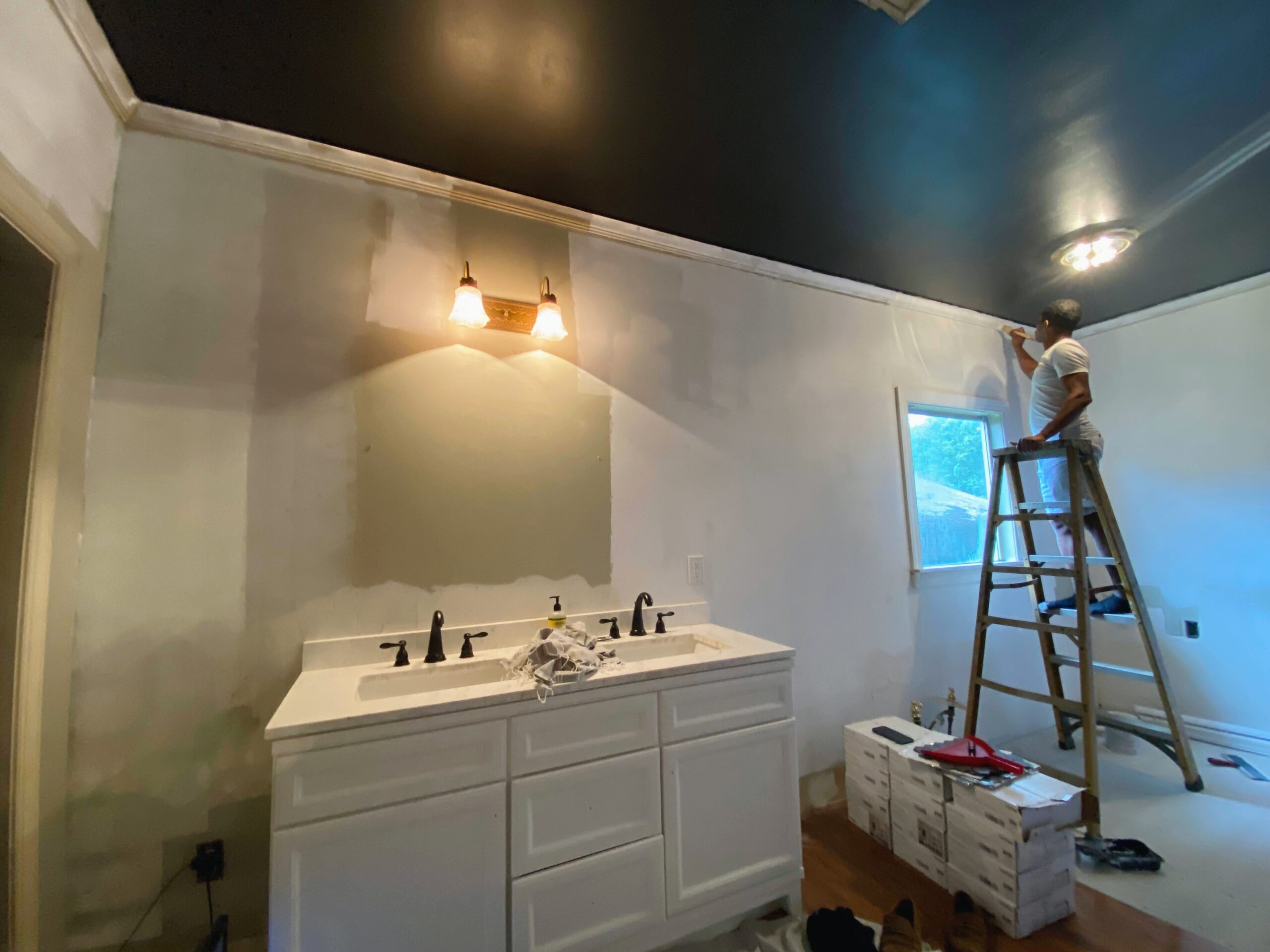 black ceiling, black bathroom ceiling, 